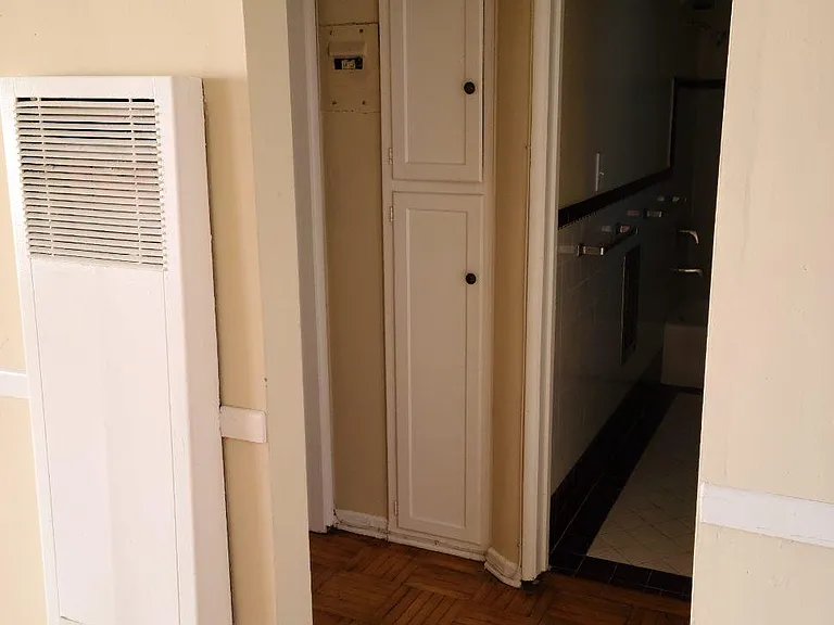 1741 N Kingsley Dr #5 — Photo 2