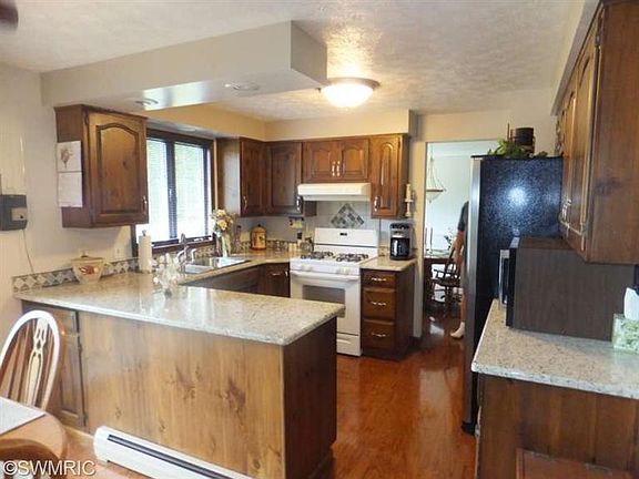 3rd image of 4782 W 136th St