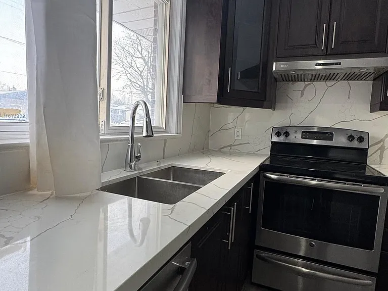 1467 Oxford St — Photo 20
