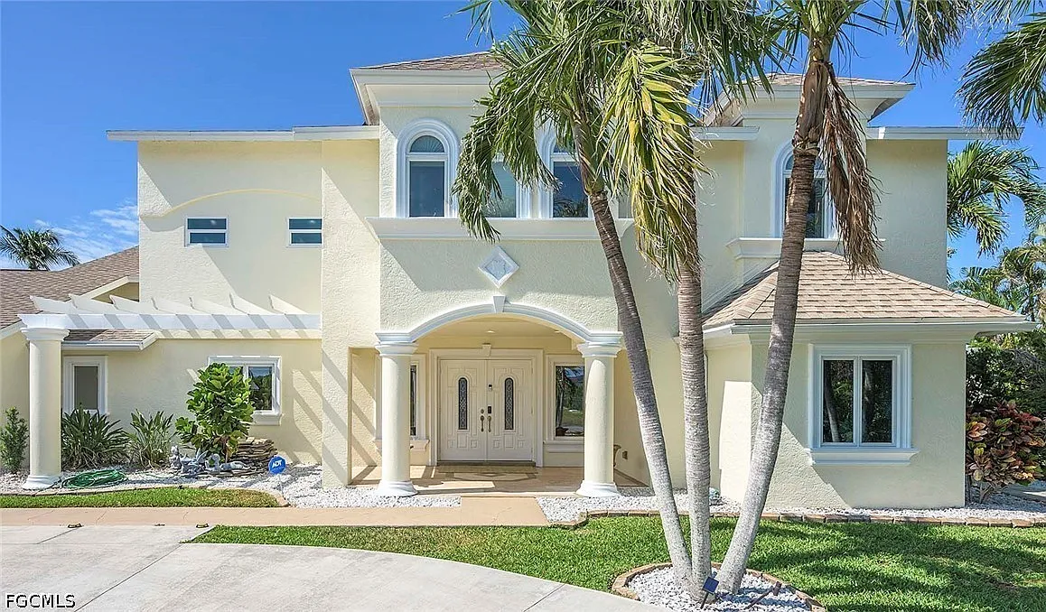 5 bed, 5.0 bath, 4394 sqft, $6,000 — Photo 2