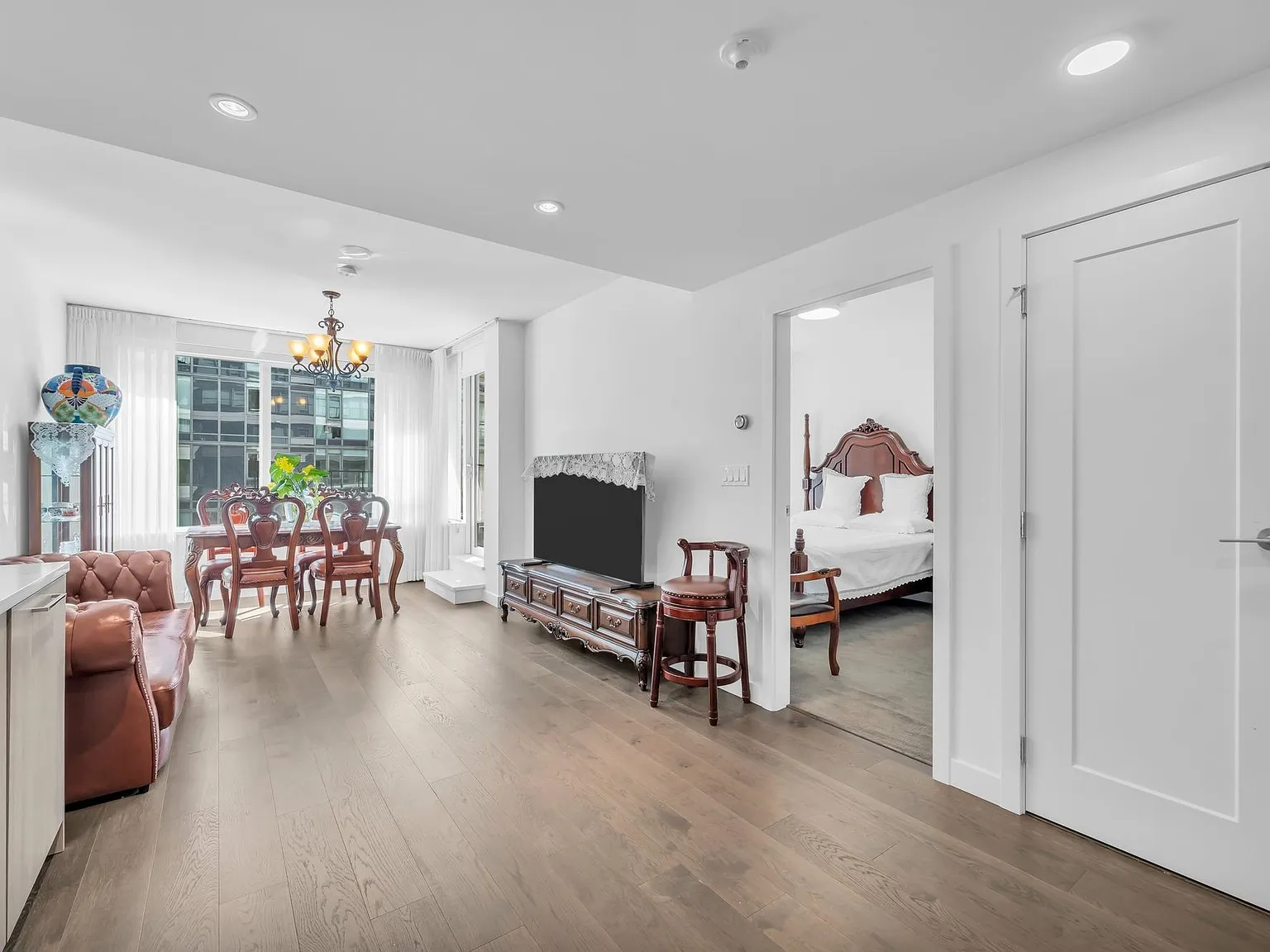 1 bed, 681 sqft, $2,400 — Photo 2