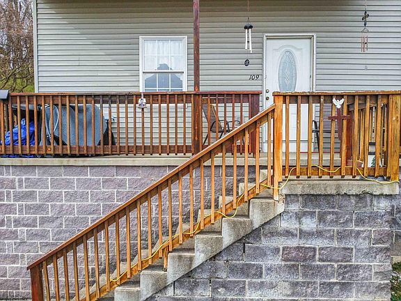 4th image of 109 Westlawn Ave