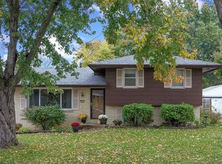 8843 Primrose Ln, Clive, IA 50325