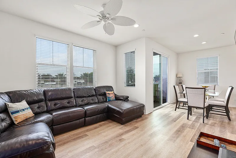 3 bed, 2.5 bath, $5,625 — Photo 2