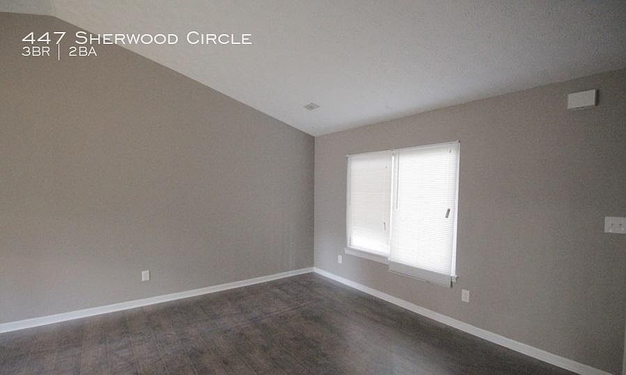 2nd image of 460 Sherwood Cir