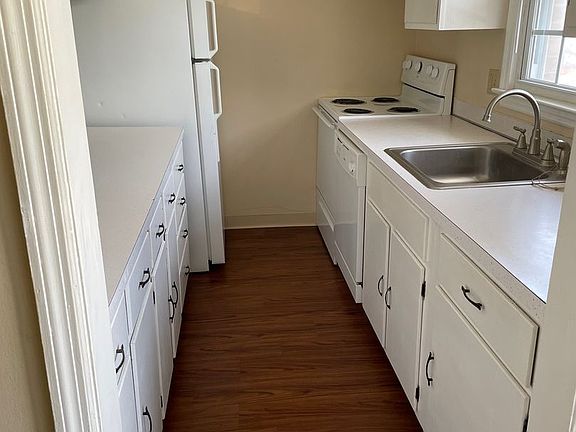 3rd image of 20 Carriage Ln APT 18