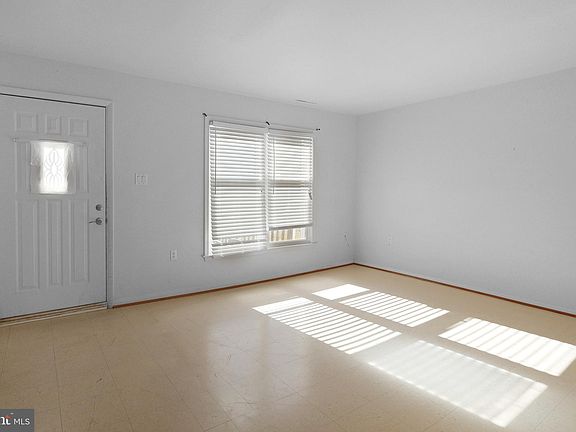 4th image of 46832 Flower Dr