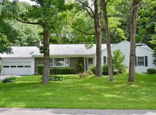 900 Meadow Ln, Schenectady, NY 12309