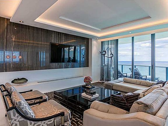 4th image of 19575 Collins Ave Unit 31
