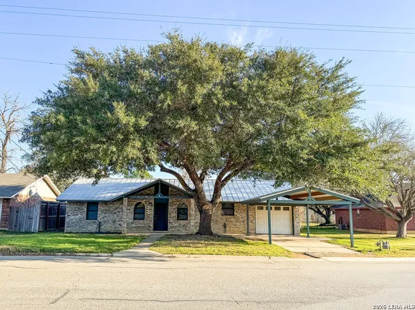 904 W. WEST STREET, Stockdale, TX 78160
