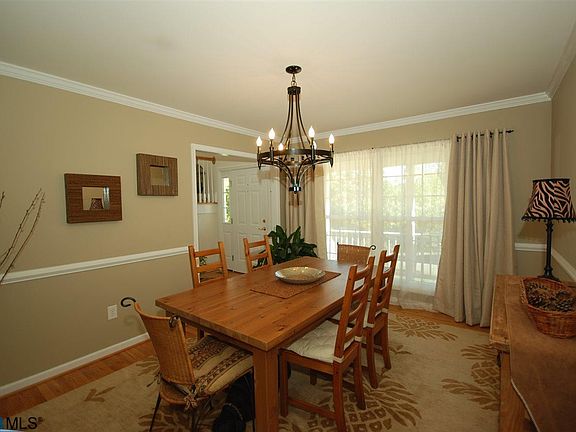 4th image of 466 Jefferson Dr
