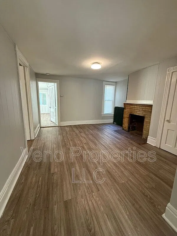 3 bed, 1.0 bath, $1,650 — Photo 3