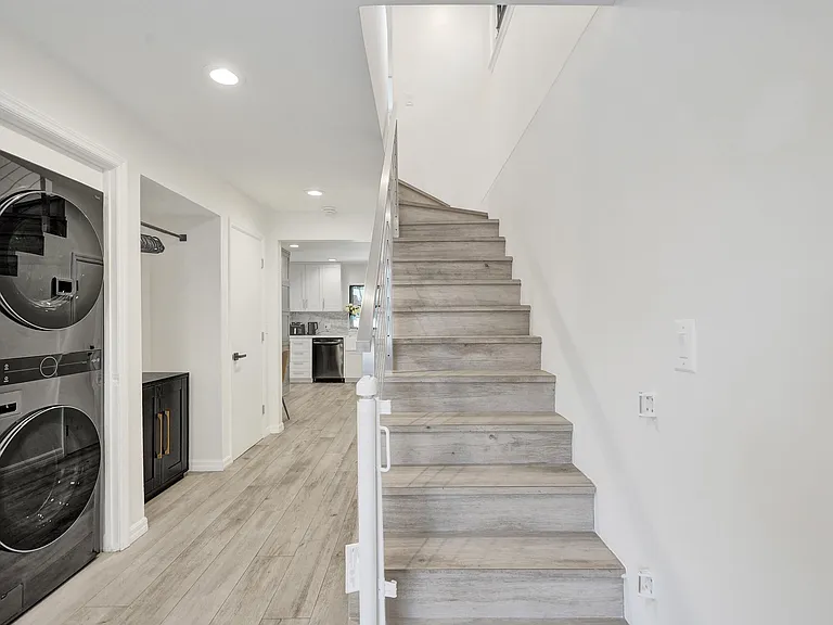 1606 SE 1st St — Photo 32