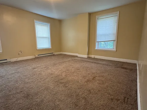 4 Creek Ave, Darby, PA