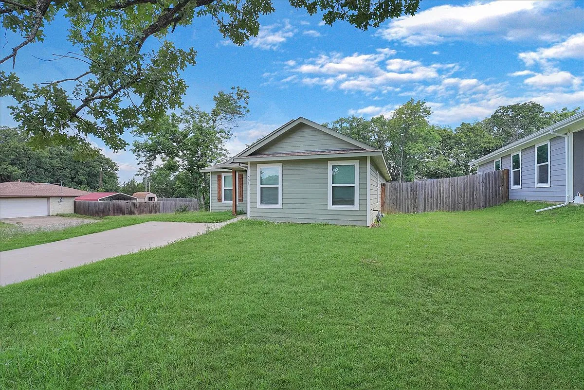 3 bed, 1214 sqft, $1,500 — Photo 1