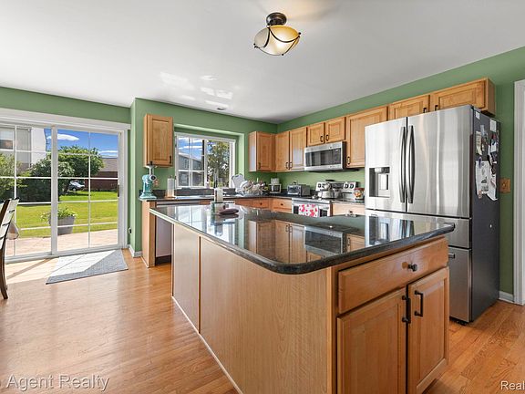 3rd image of 33780 Stonecrest Dr