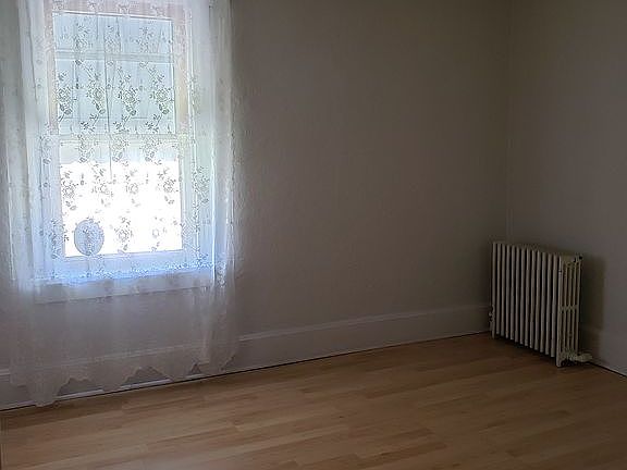 5th image of 141 Harding Ave
