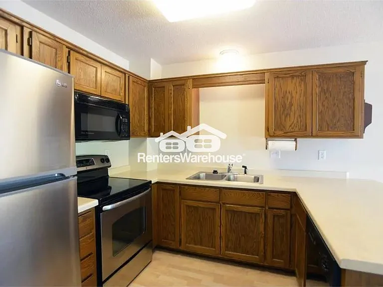 2323 Amberwood Dr — Photo 4