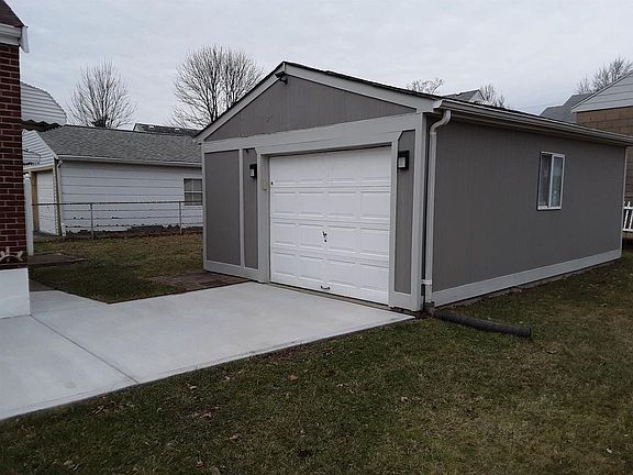 4th image of 1724 Marilyn Ln