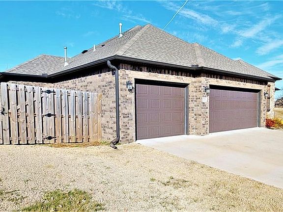 4th image of 221 Verona Way