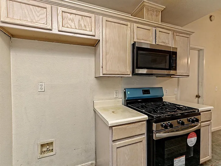 14700 Menifee St — Photo 12