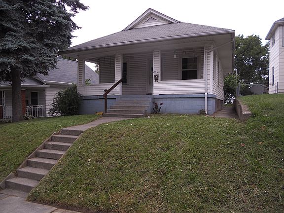 2nd image of 2401 Grand Ave