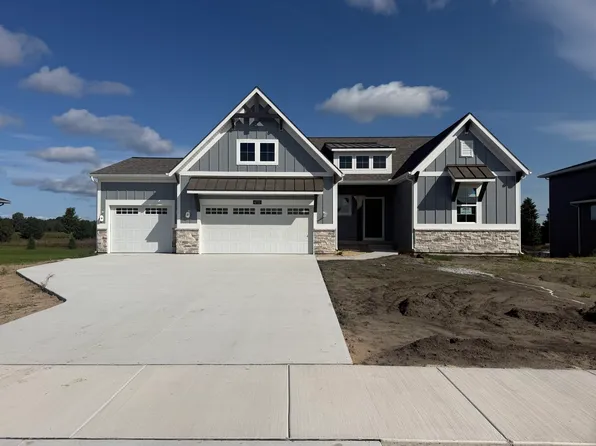 4733 Harkemas Creek Dr, Holland, MI 49424