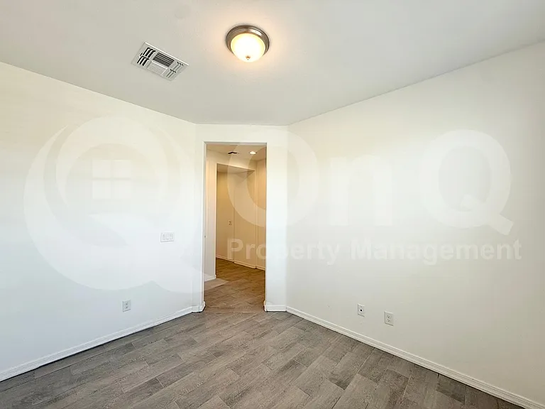 1265 E Kingman St — Photo 31