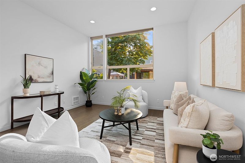 5th image of 3817 Gilman Avenue W