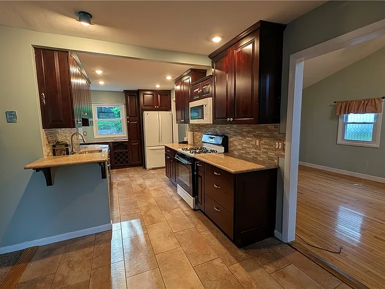 15 Wexford Rd — Photo 3
