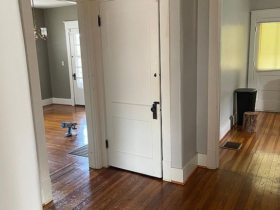 2nd image of 118 Northwestern Pkwy #1