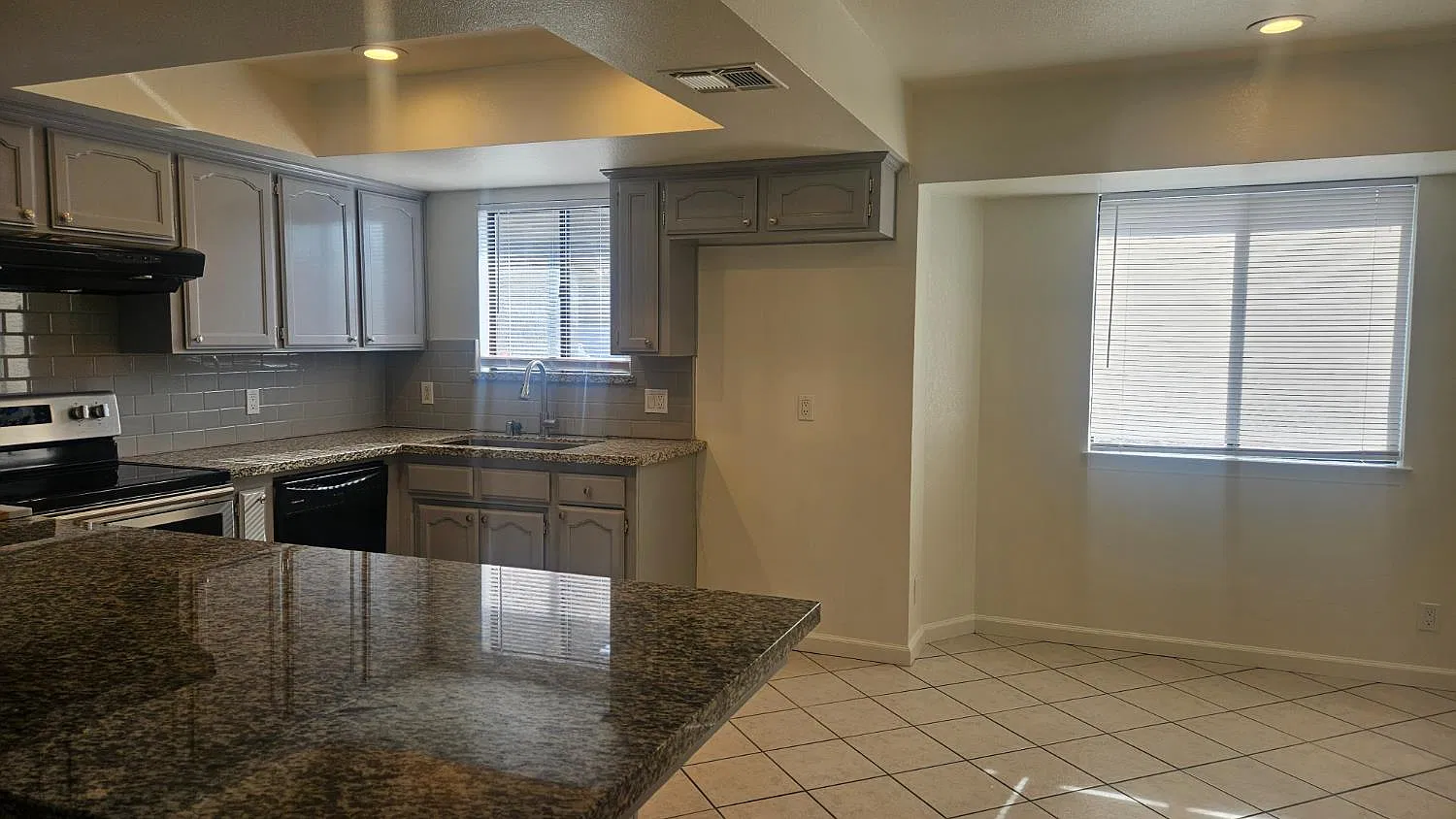 3 bed, 1455 sqft, $2,350 — Photo 4