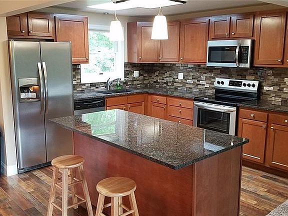 2nd image of 3001 Harcourt Dr