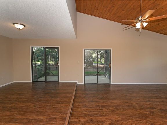 4th image of 4042 Golfside Dr #5