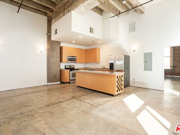 3rd image of 711 S Olive St APT 401