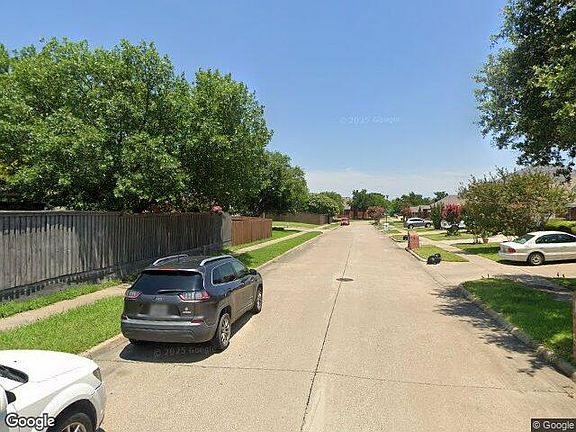 Exterior Neighborhood (street photo)