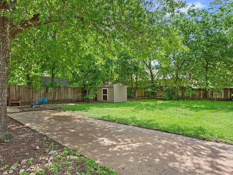 804 Ash St — Photo 18