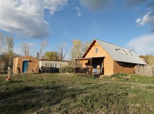 118 Valley Rd, Ranchos De Taos, NM 87557
