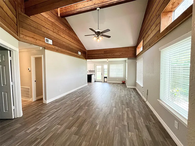 3215 Keywood Ln — Photo 5
