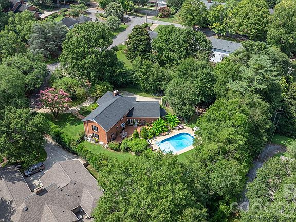 2nd image of 1750 5th Street Dr NW