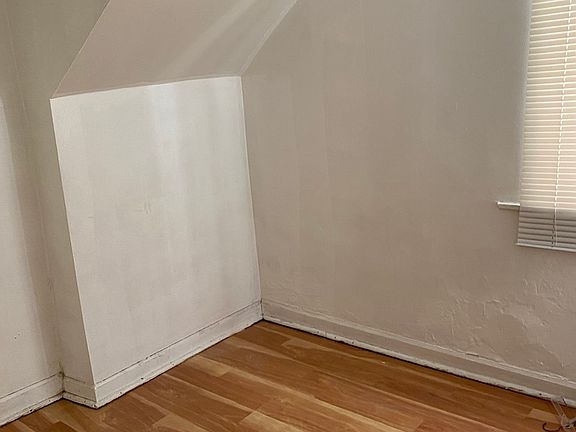 5th image of 3027 S Poplar Ave #1
