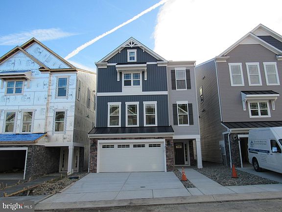 5th image of 20511 Helm St #9