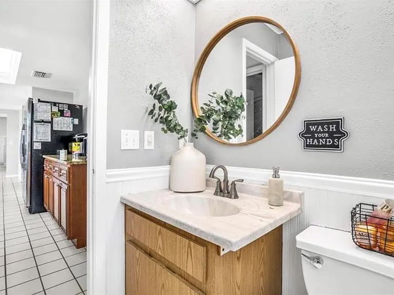 16208 Pebblebrook Dr — Photo 8