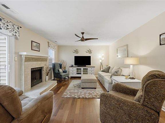 4th image of 1236 Eagle Way