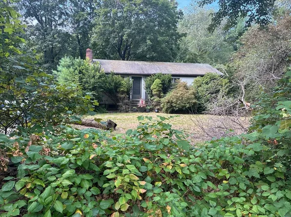 62 Carlisle Rd, Bedford, MA 01730