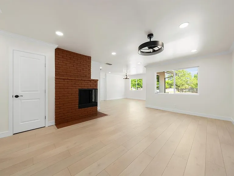 6120 Friendly Ct — Photo 15