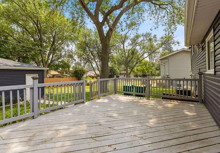 1003 S Finley Rd — Photo 23