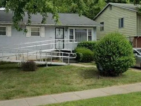 7906 Grant Dr, Lanham, MD 20706