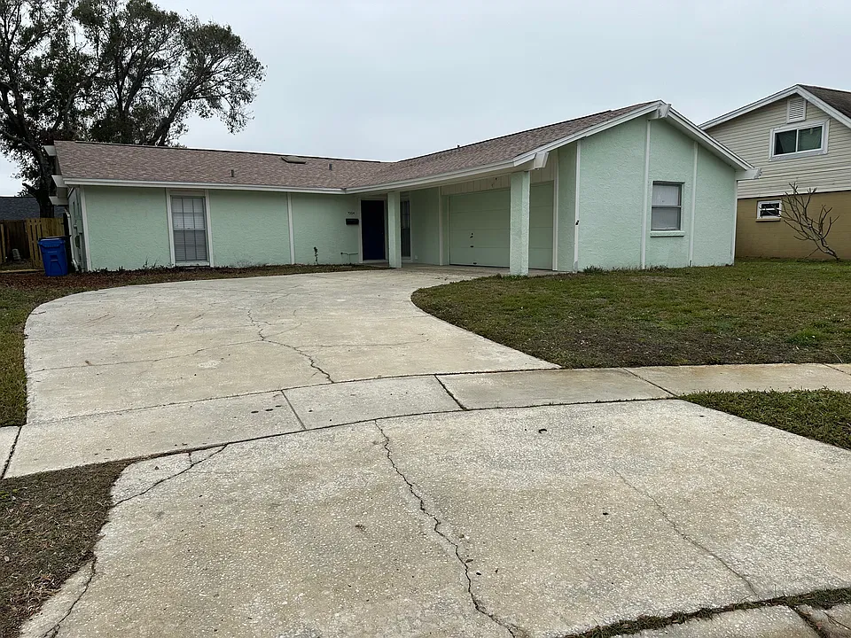 7004 Baywood Ct
