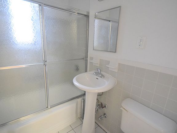 River Hill Gardens - Bathroom - M83-03E